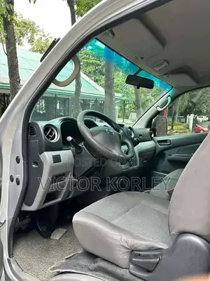 Nissan Caravan 2018 Silver