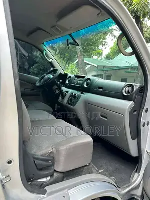 Nissan Caravan 2018 Silver