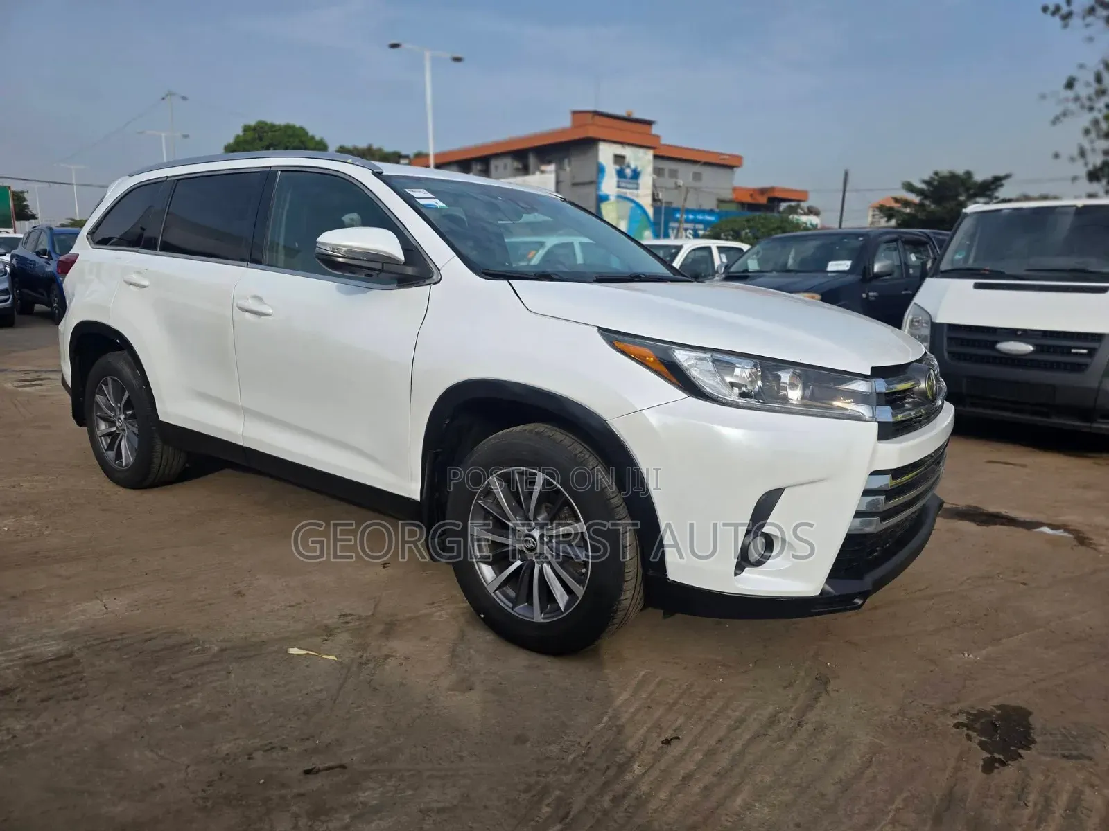 Toyota Highlander XLE 4x4 V6 (3.5L 6cyl 8A) 2018 White