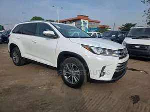 Toyota Highlander XLE 4x4 V6 (3.5L 6cyl 8A) 2018 White