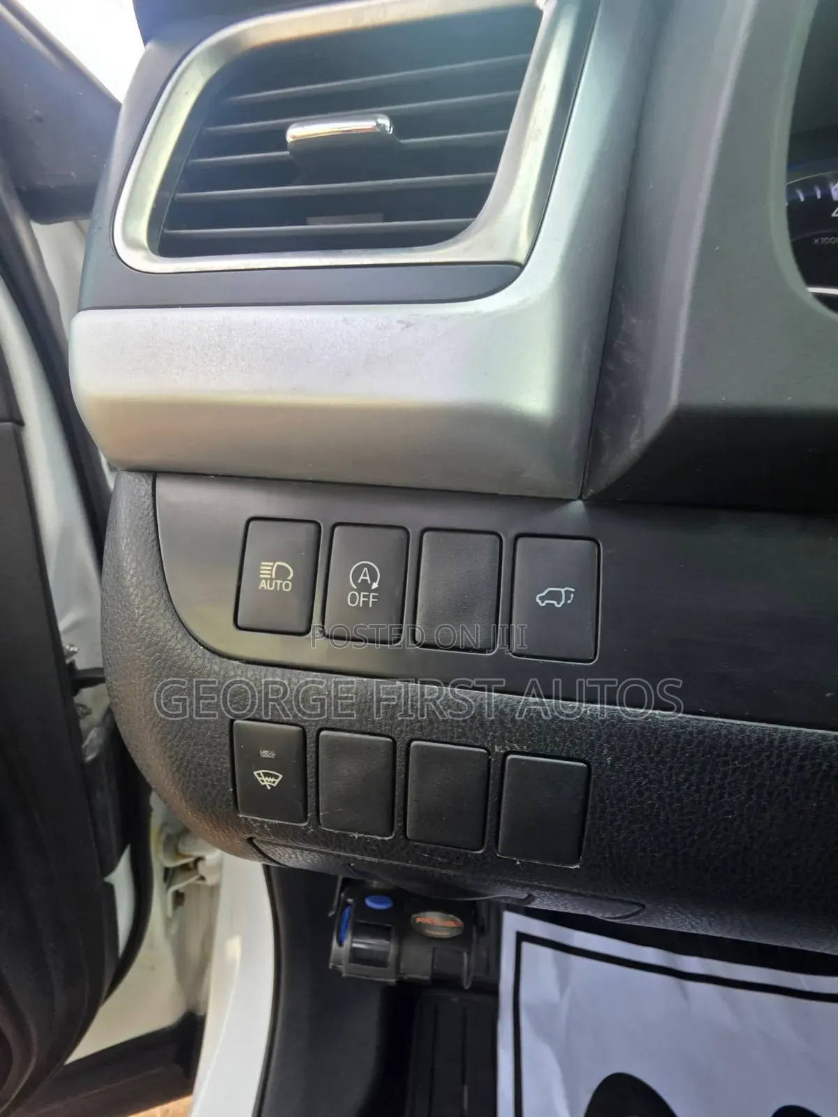 Toyota Highlander XLE 4x4 V6 (3.5L 6cyl 8A) 2018 White