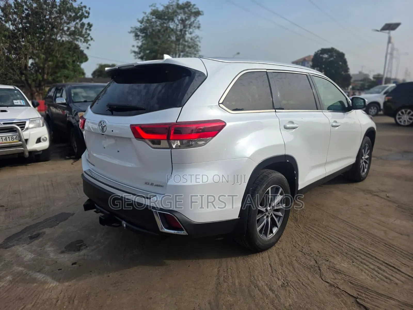 Toyota Highlander XLE 4x4 V6 (3.5L 6cyl 8A) 2018 White