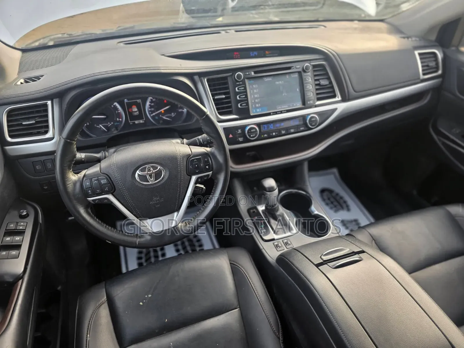 Toyota Highlander XLE 4x4 V6 (3.5L 6cyl 8A) 2018 White