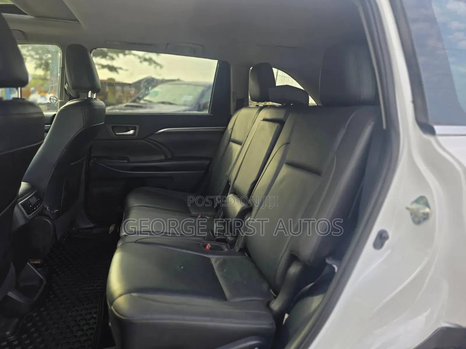 Toyota Highlander XLE 4x4 V6 (3.5L 6cyl 8A) 2018 White