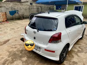 Toyota Vitz 1.0 FWD 5dr 2010 White