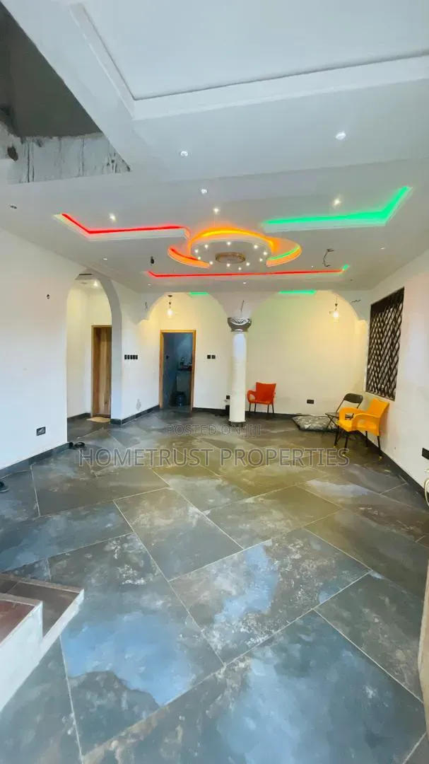 6bdrm Duplex in Ablekuma Manhean for sale