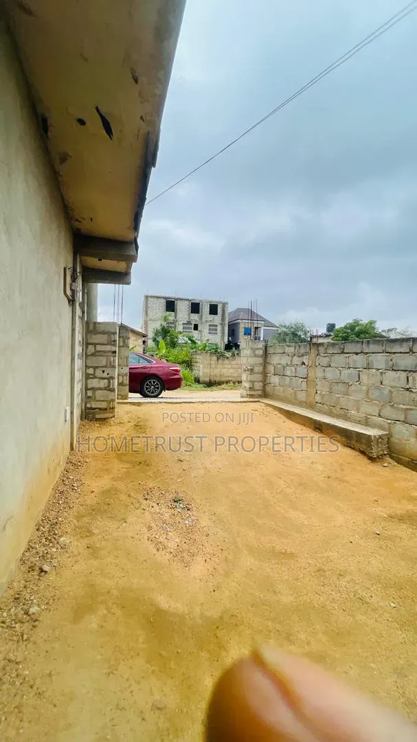 6bdrm Duplex in Ablekuma Manhean for sale