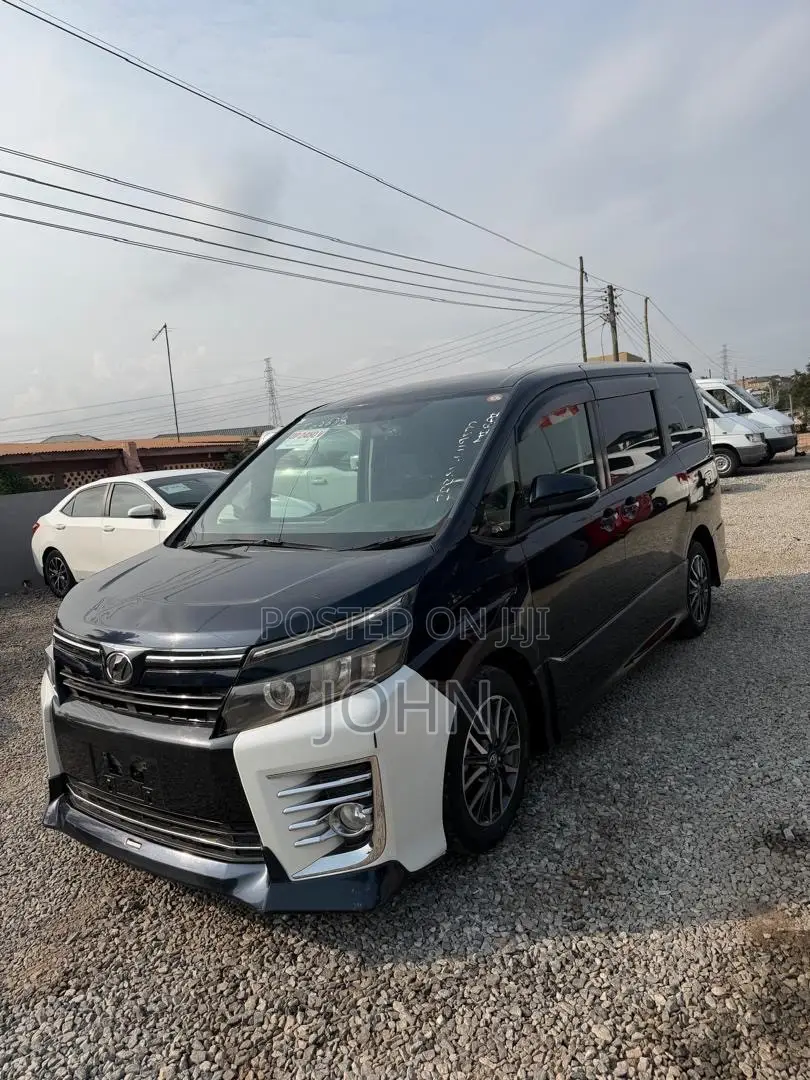 Toyota Voxy X 2WD 8-Seater 2015 Black