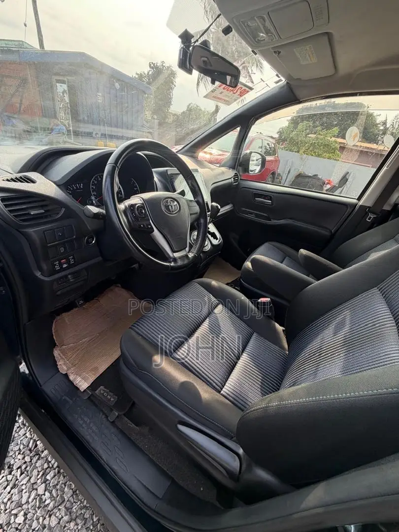 Toyota Voxy X 2WD 8-Seater 2015 Black