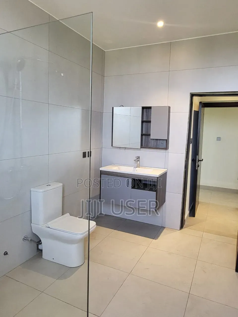 4bdrm House in Devtraco Road, Accra Metropolitan for sale