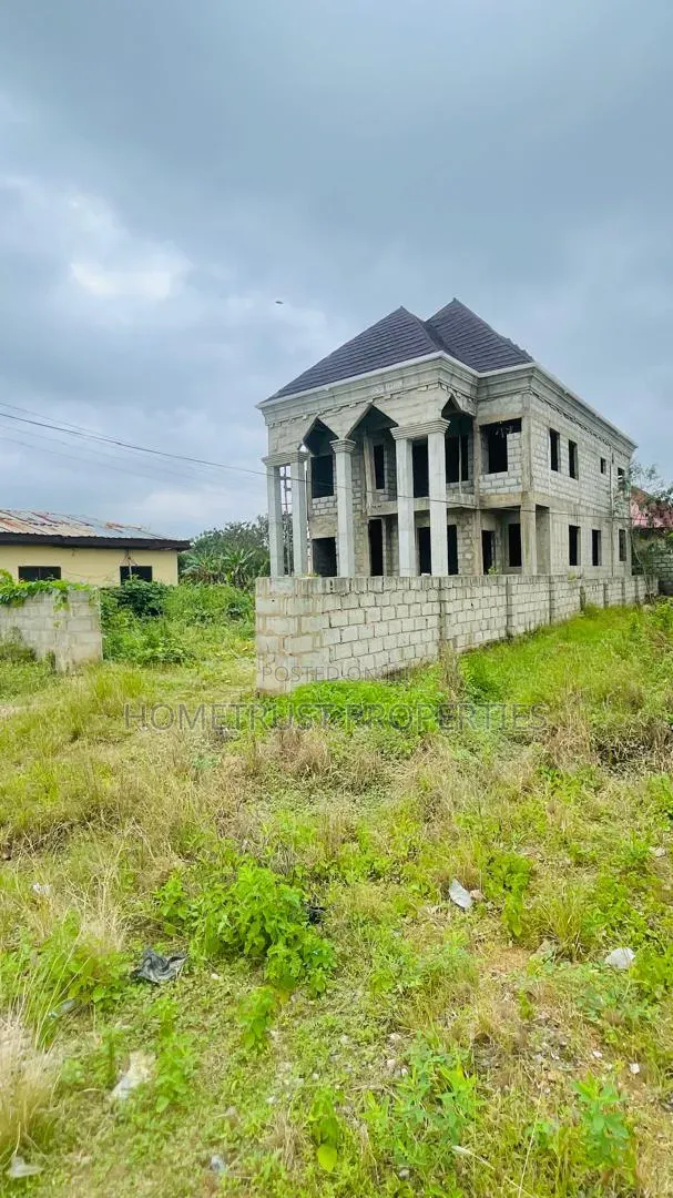 6bdrm Duplex in Ablekuma Manhean for sale