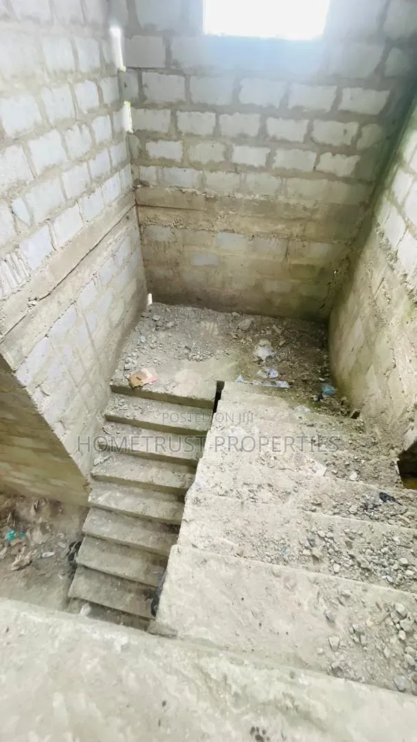 6bdrm Duplex in Ablekuma Manhean for sale