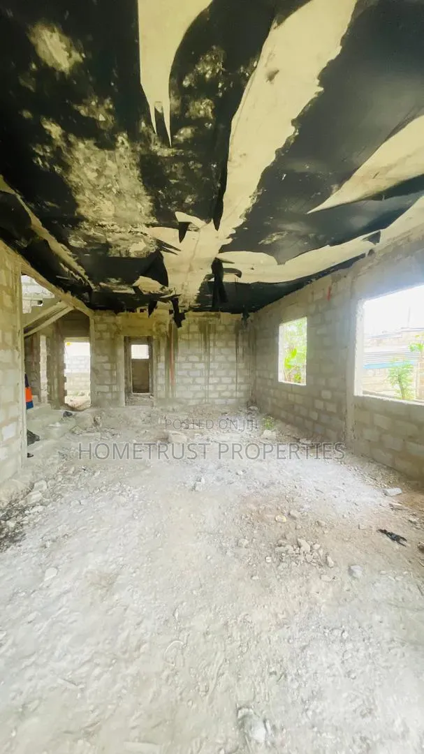 6bdrm Duplex in Ablekuma Manhean for sale