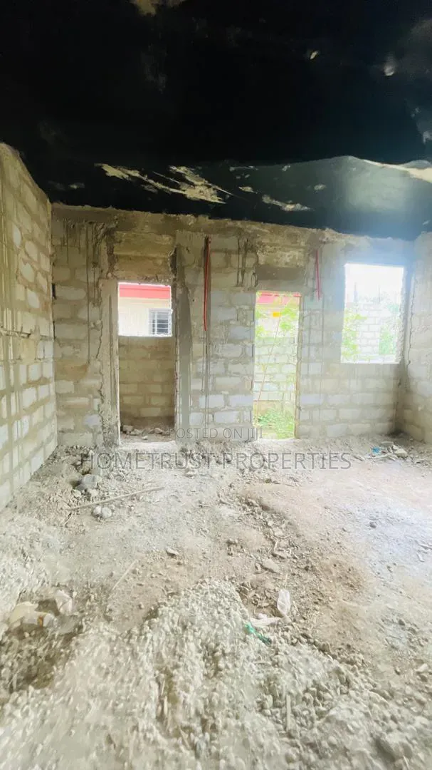 6bdrm Duplex in Ablekuma Manhean for sale
