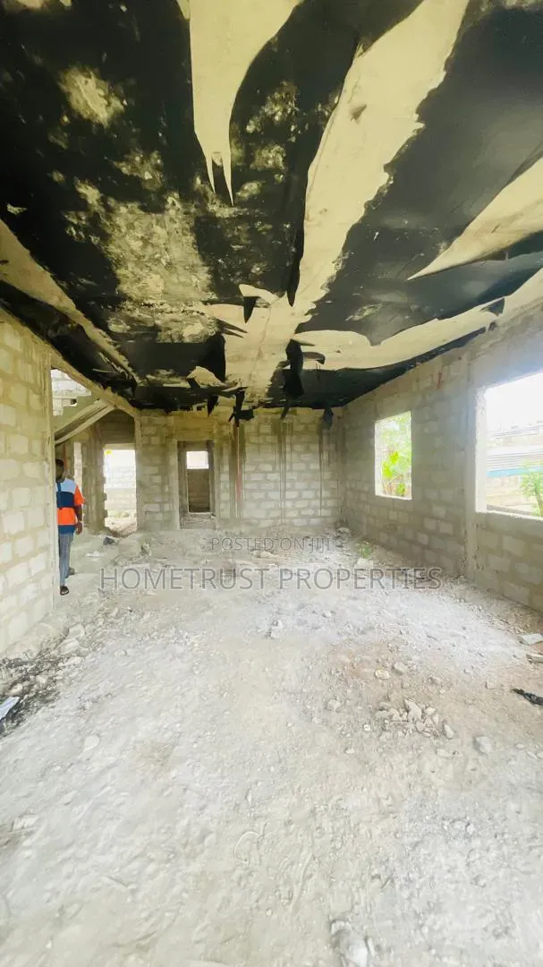 6bdrm Duplex in Ablekuma Manhean for sale