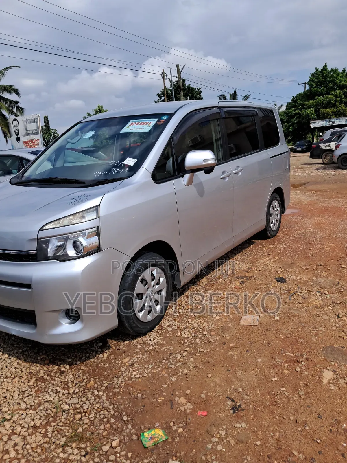 Toyota Voxy 2013 Silver