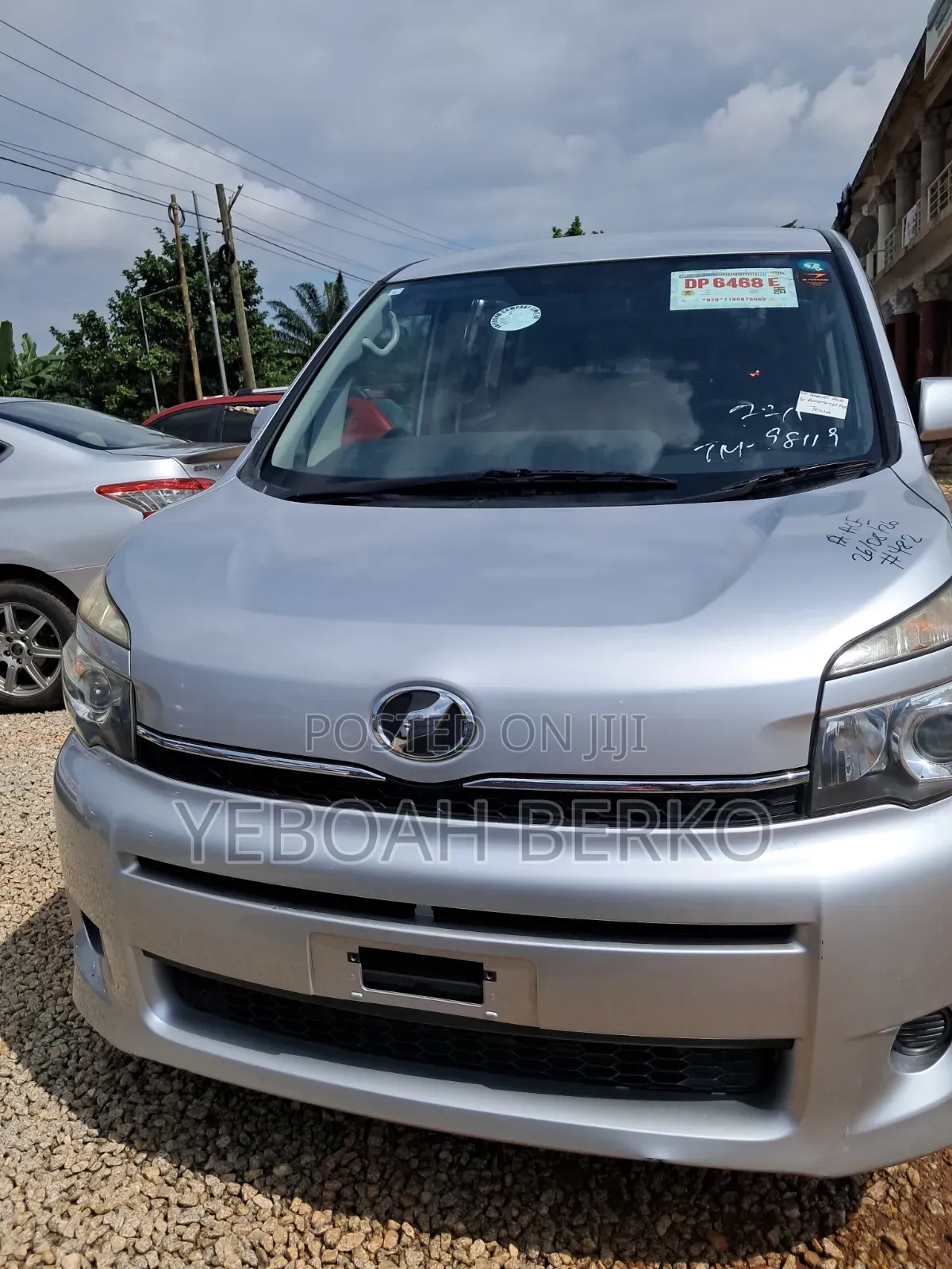 Toyota Voxy 2013 Silver