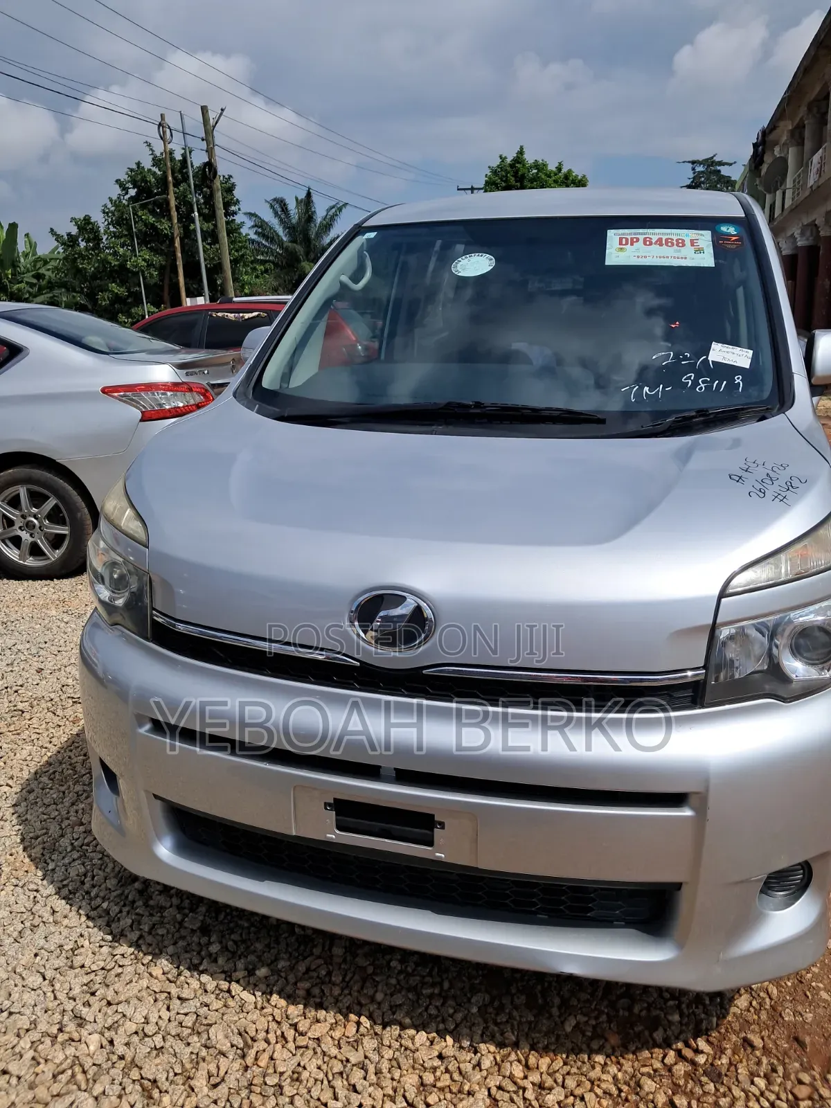 Toyota Voxy 2013 Silver