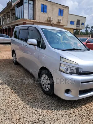 Toyota Voxy 2013 Silver