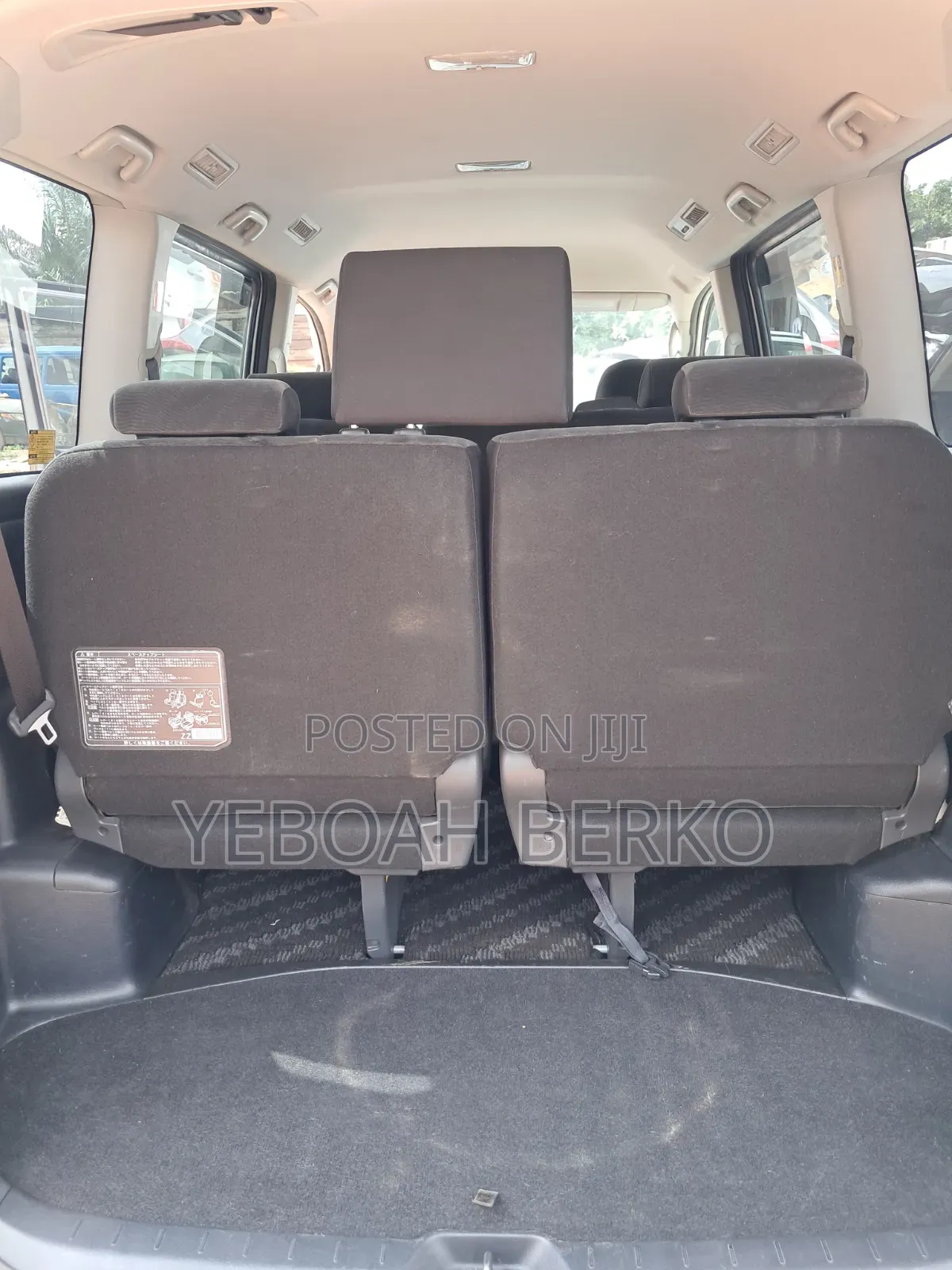 Toyota Voxy 2013 Silver