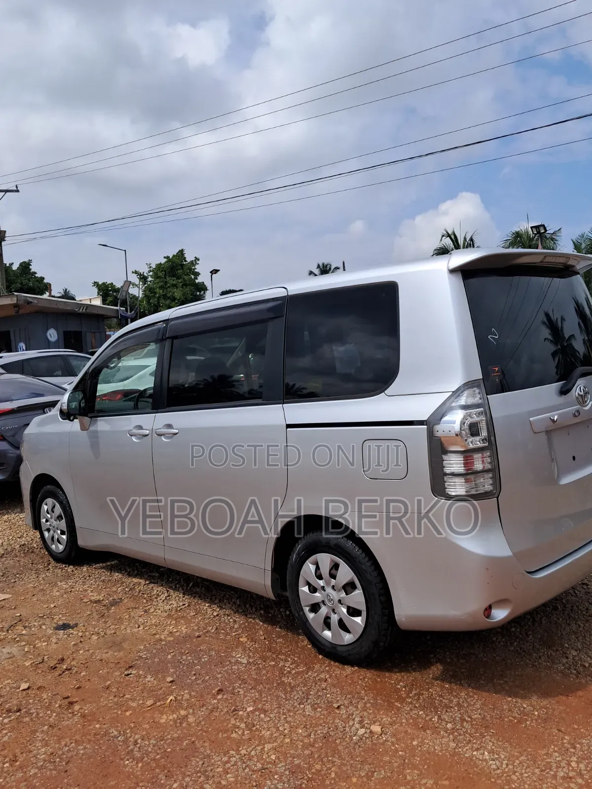 Toyota Voxy 2013 Silver