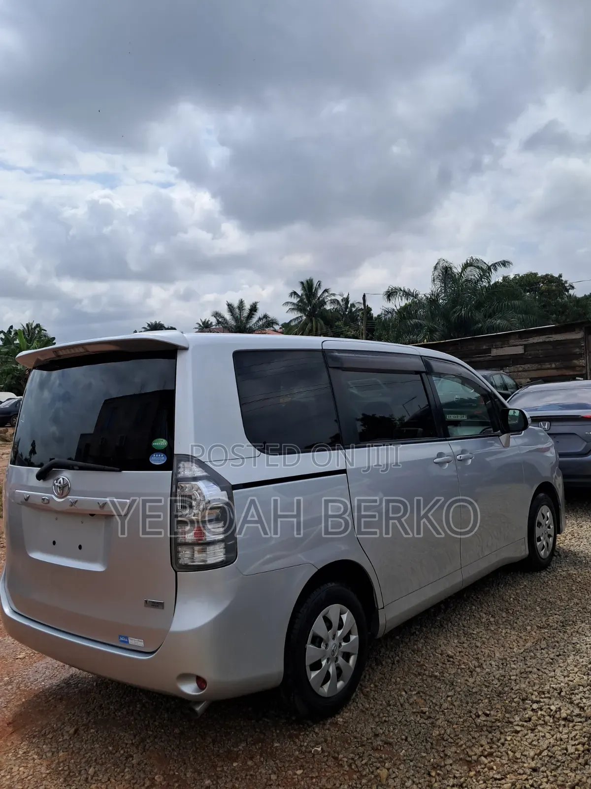 Toyota Voxy 2013 Silver