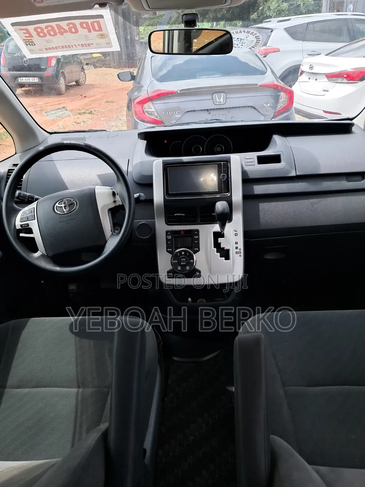 Toyota Voxy 2013 Silver