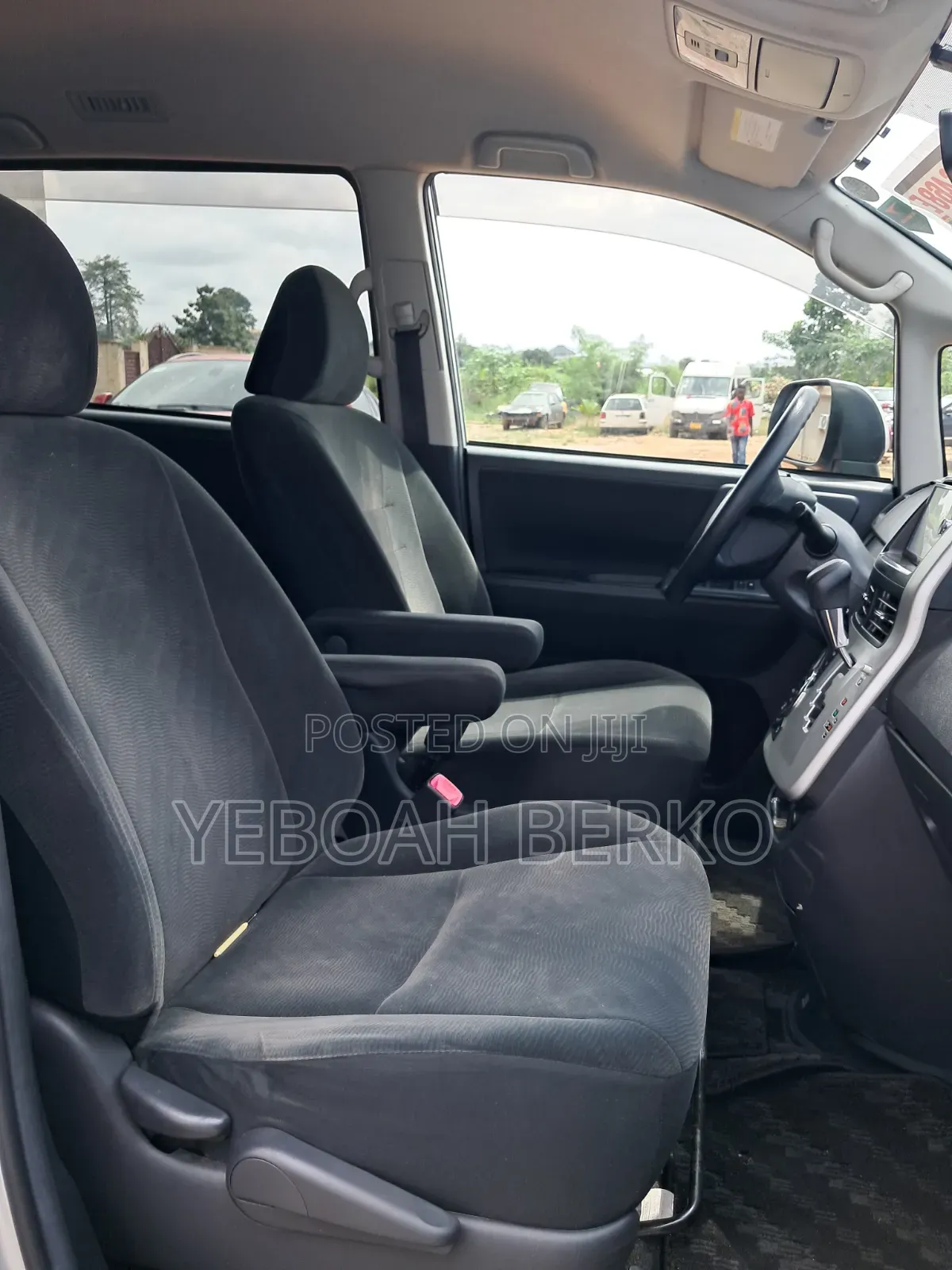Toyota Voxy 2013 Silver
