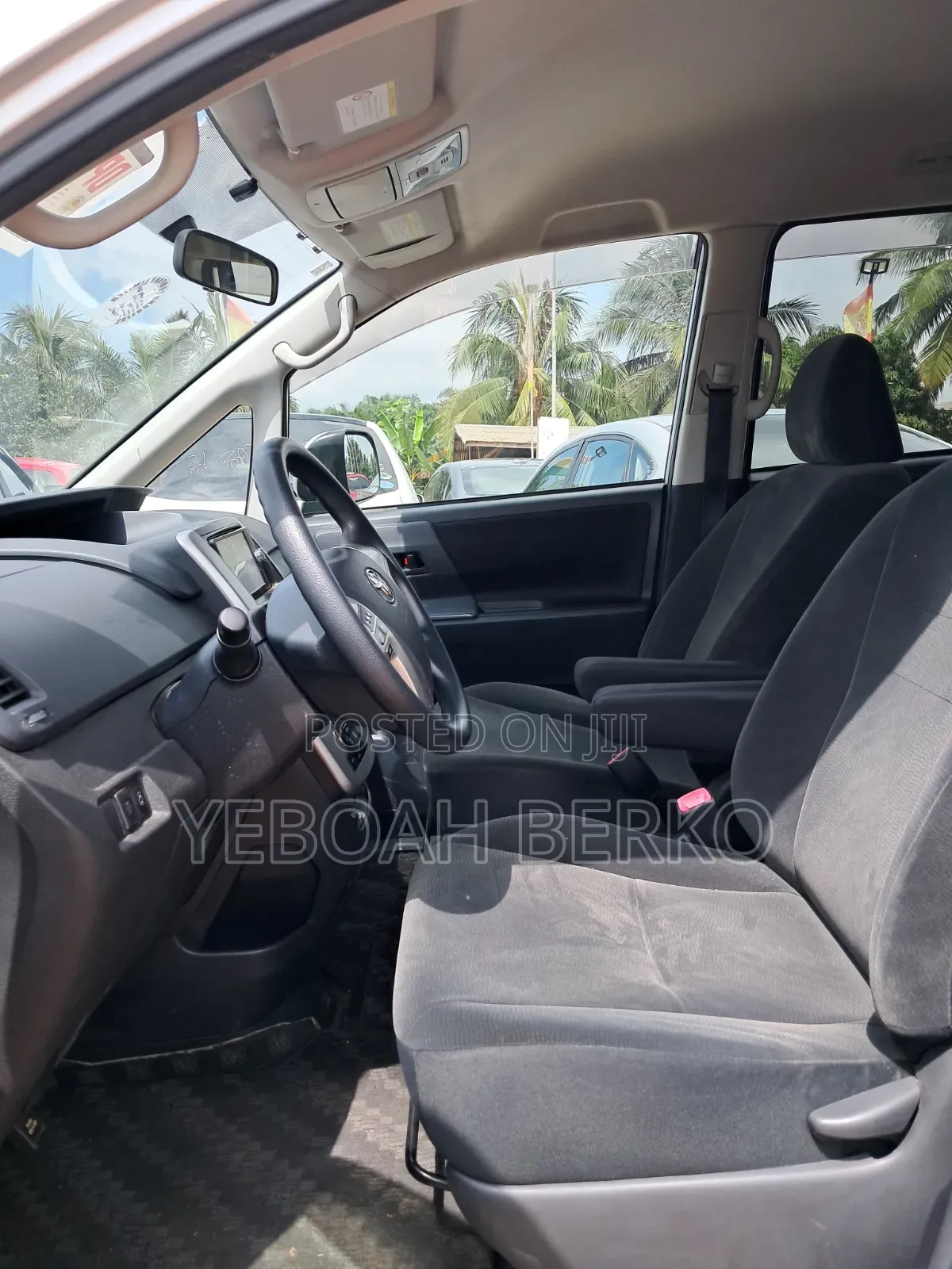 Toyota Voxy 2013 Silver