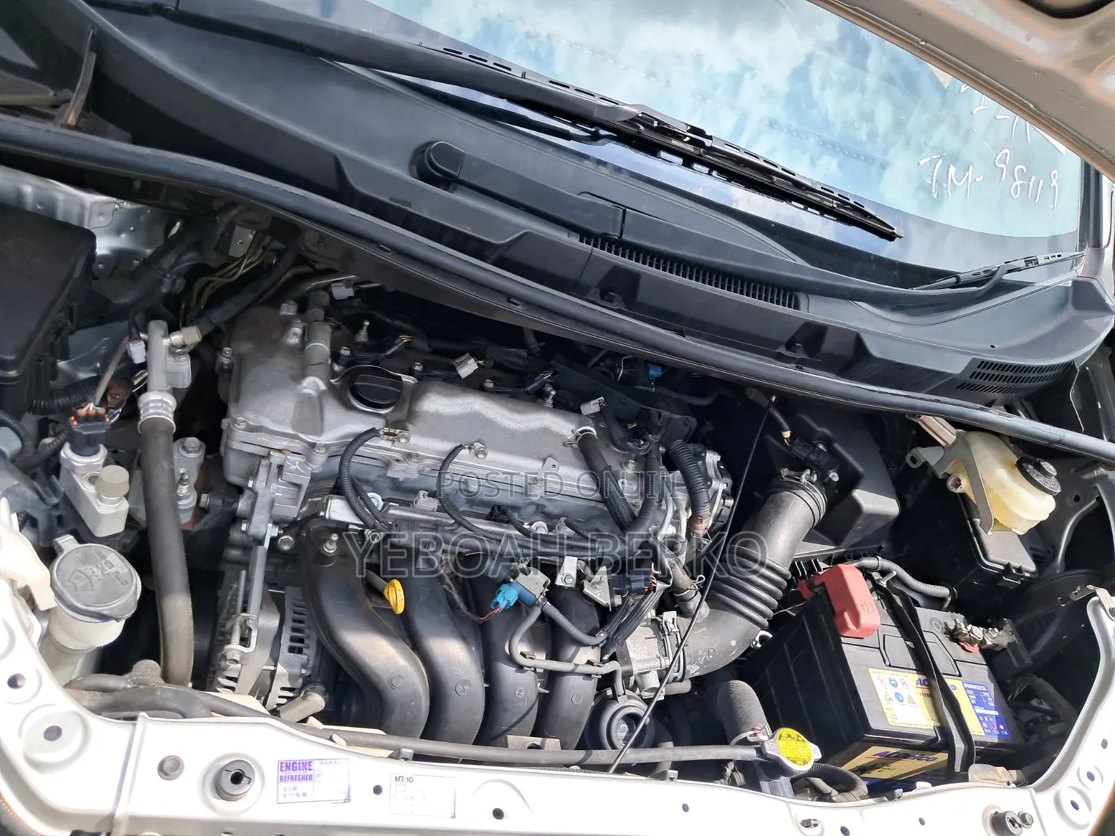 Toyota Voxy 2013 Silver