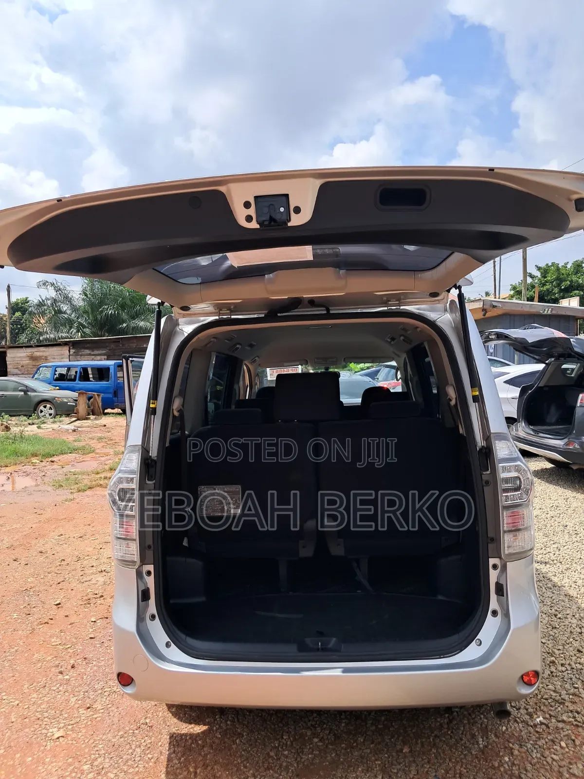 Toyota Voxy 2013 Silver