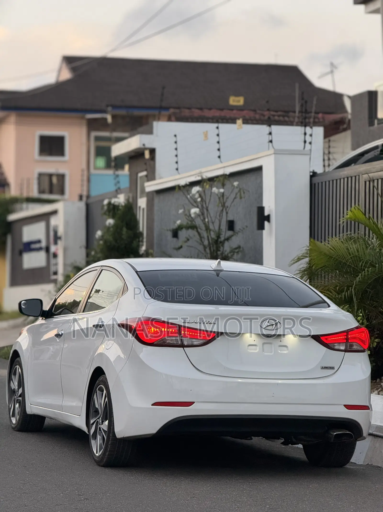 Hyundai Elantra Limited 4dr Sedan (1.8L 4cyl 6A) 2015 White