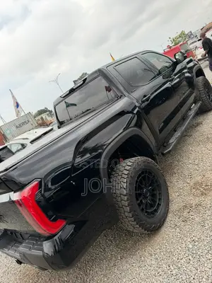 New Toyota Tundra Limited CrewMax 4WD SB w/6.5' Bed 2026 Black