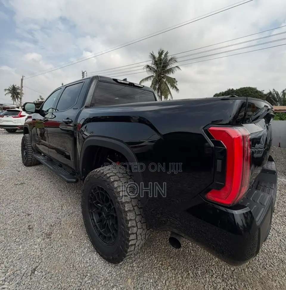New Toyota Tundra Limited CrewMax 4WD SB w/6.5' Bed 2026 Black