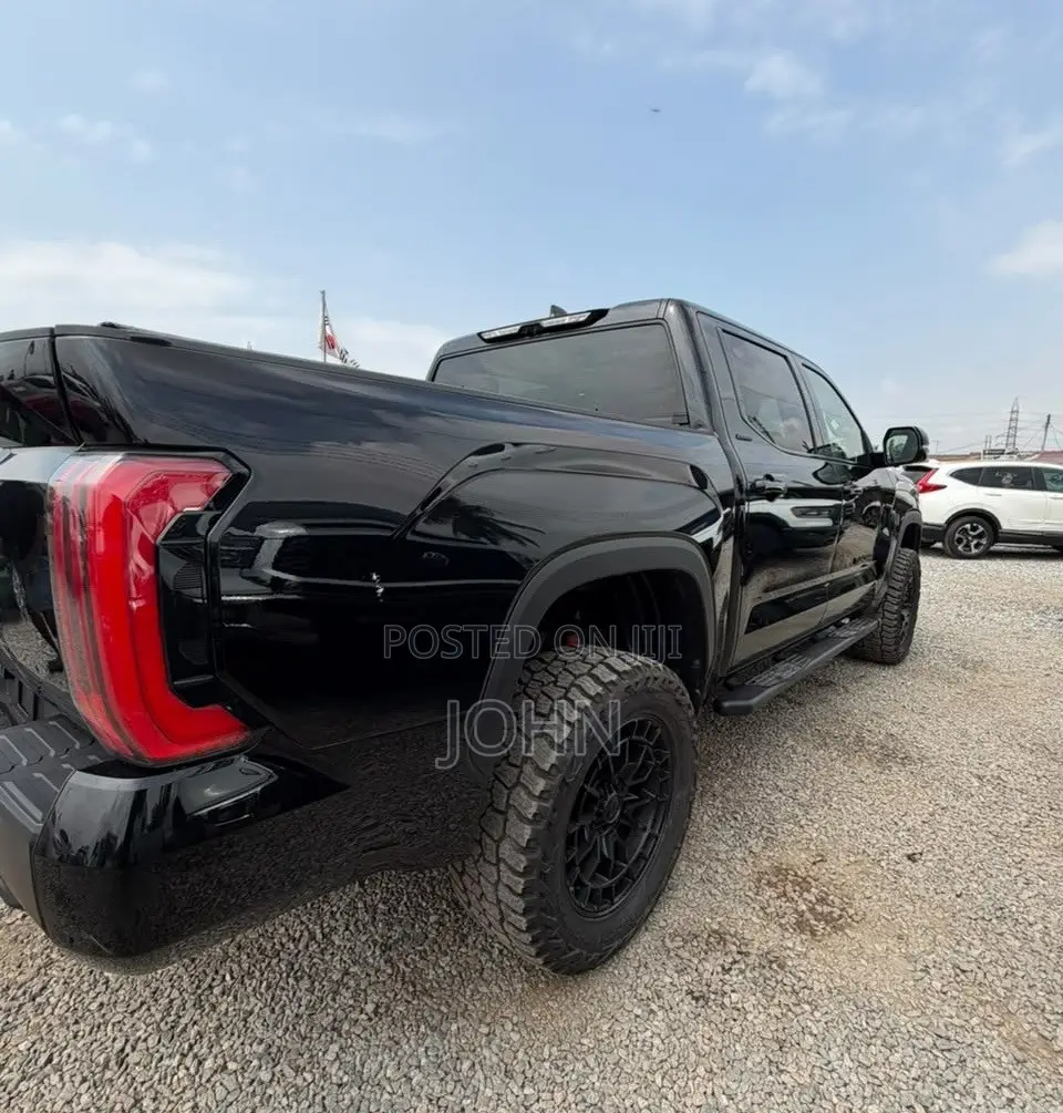 New Toyota Tundra Limited CrewMax 4WD SB w/6.5' Bed 2026 Black