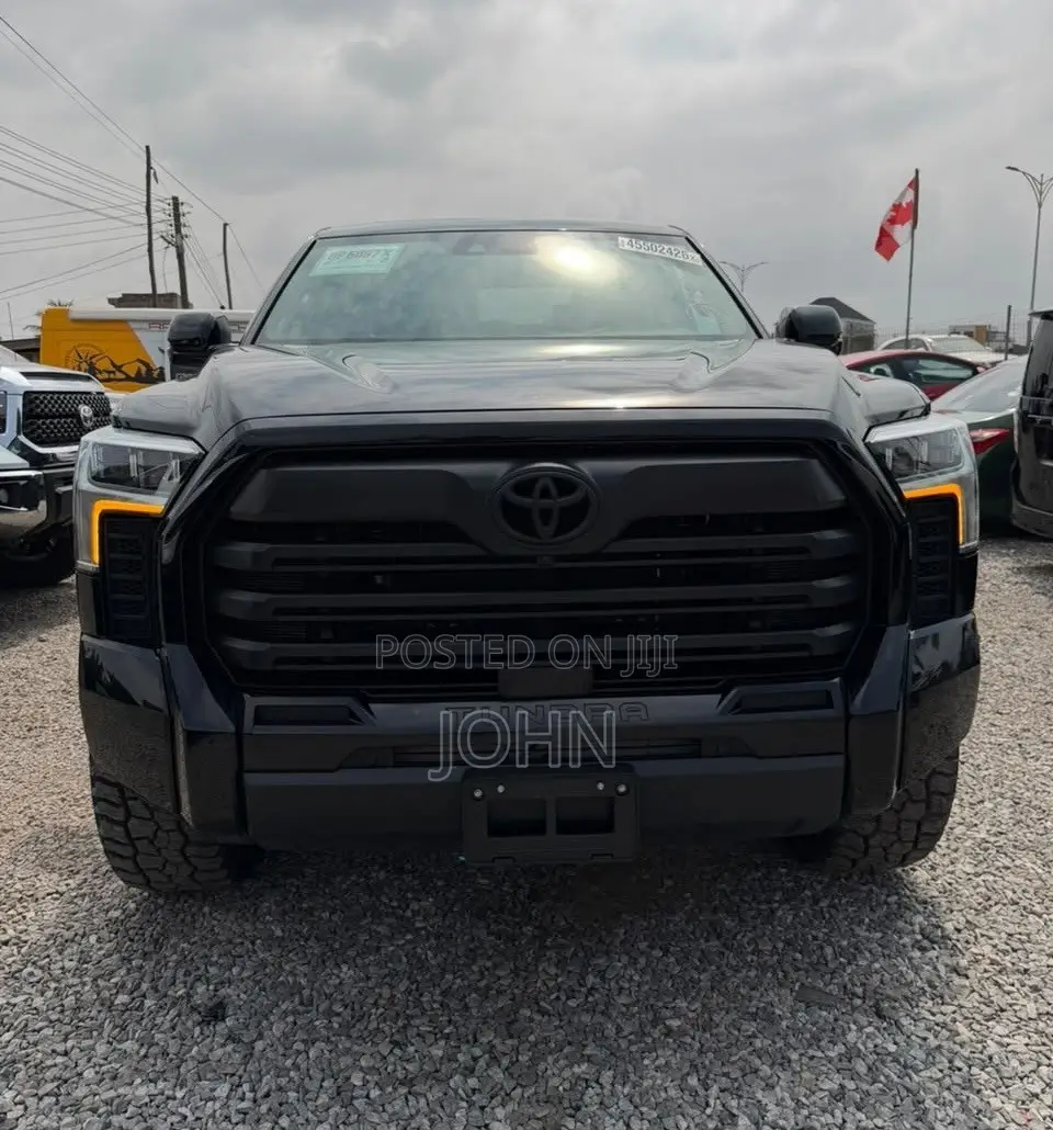 New Toyota Tundra Limited CrewMax 4WD SB w/6.5' Bed 2026 Black