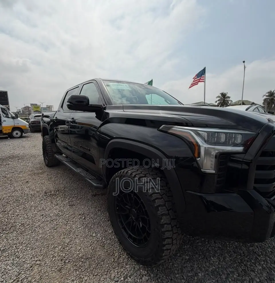 New Toyota Tundra Limited CrewMax 4WD SB w/6.5' Bed 2026 Black