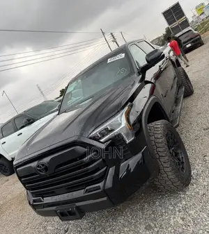 New Toyota Tundra Limited CrewMax 4WD SB w/6.5' Bed 2026 Black