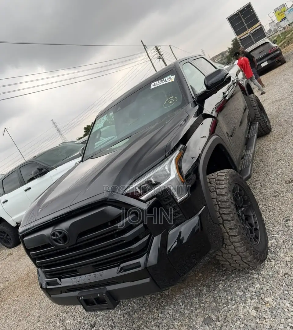 New Toyota Tundra Limited CrewMax 4WD SB w/6.5' Bed 2026 Black