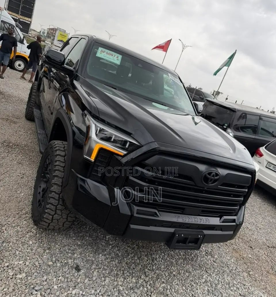 New Toyota Tundra Limited CrewMax 4WD SB w/6.5' Bed 2026 Black