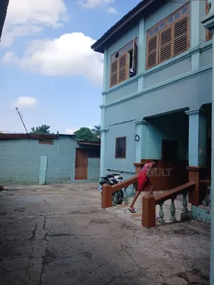 5bdrm House in Adabraka, Cathedral Area for sale
