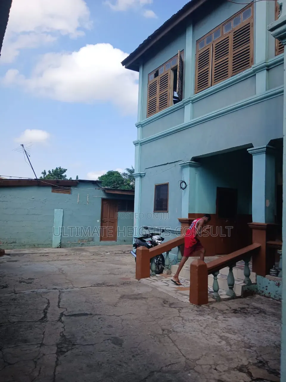 5bdrm House in Adabraka, Cathedral Area for sale
