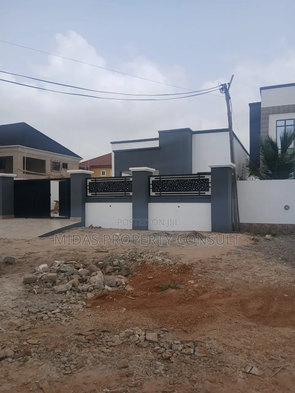 3bdrm House in Community 19 Lashibi for sale