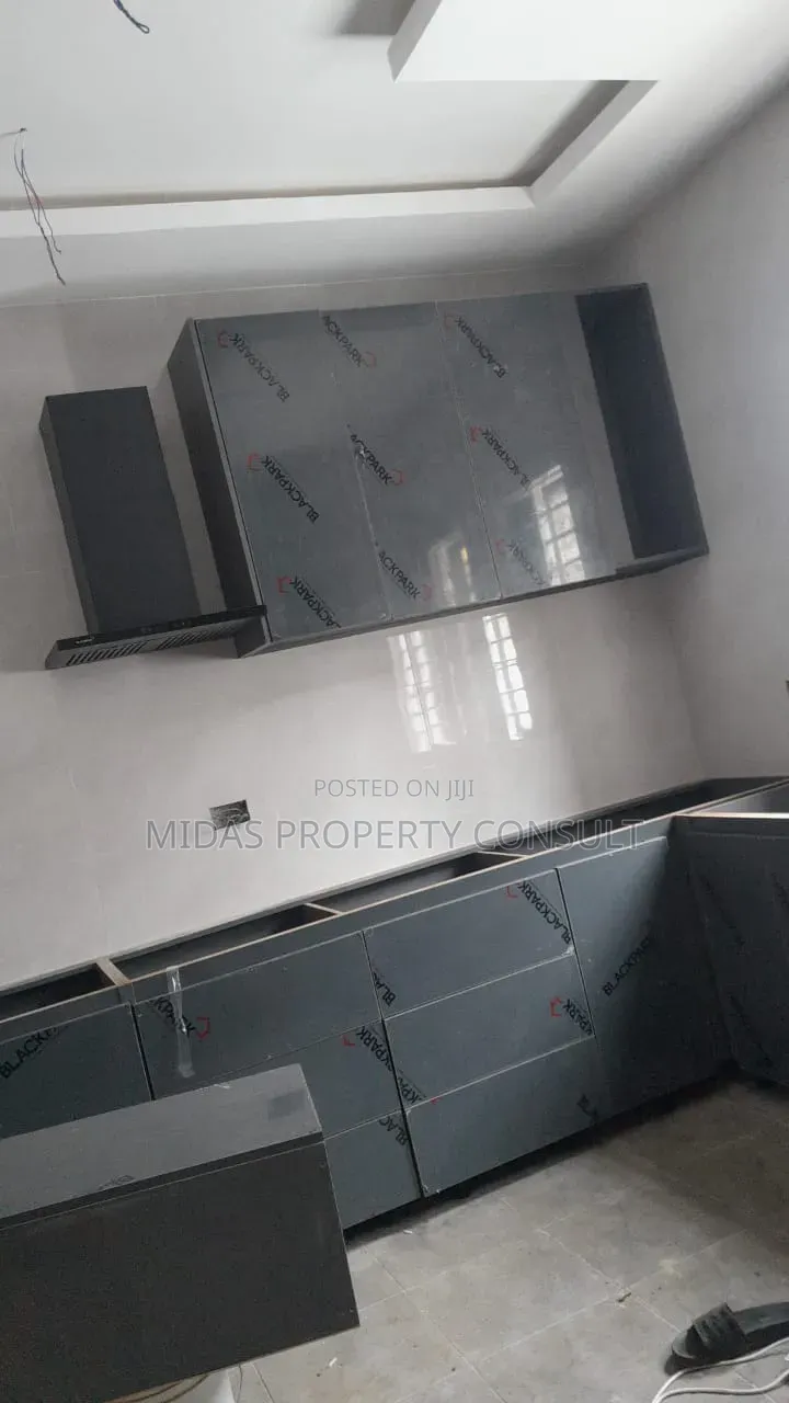 3bdrm House in Community 19 Lashibi for sale