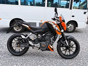 KTM Duke 125 2013 Orange