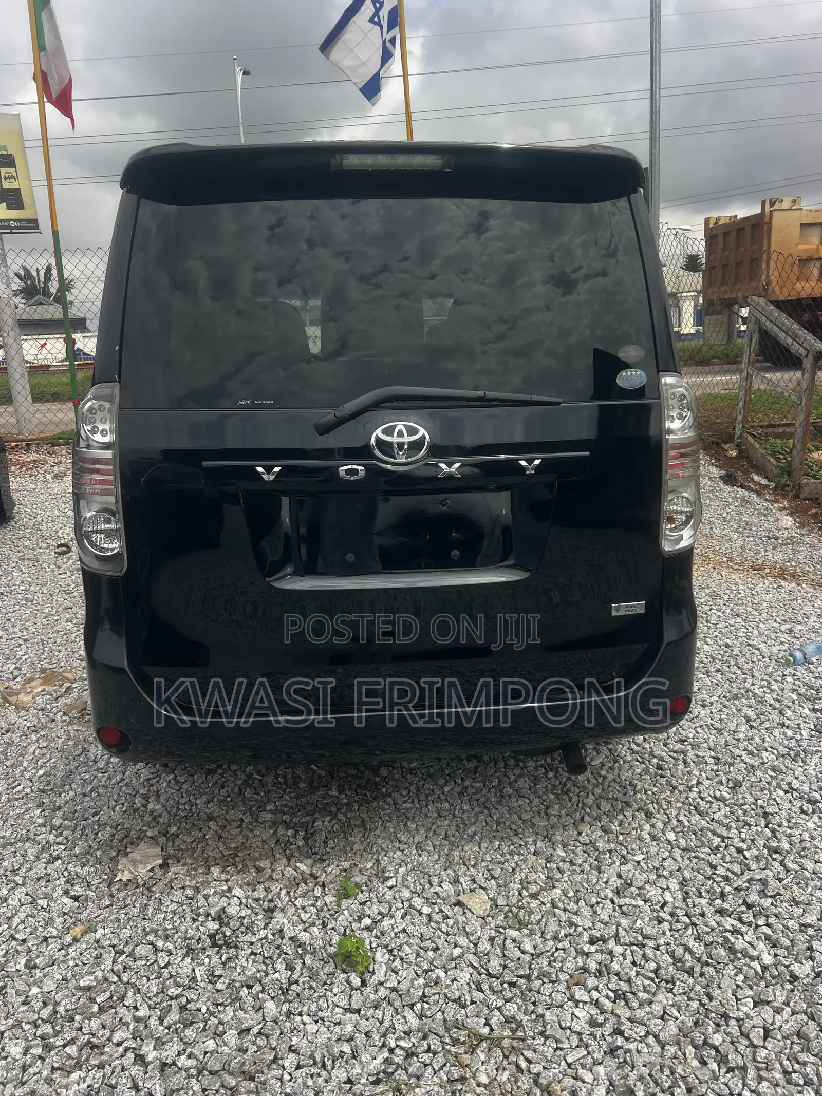 Toyota Voxy V 4WD 8-Seater 2013 Matt Black