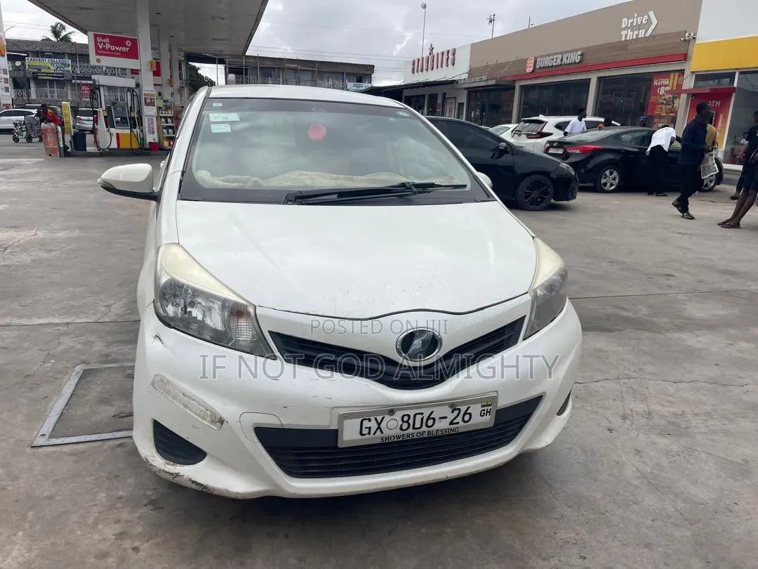Toyota Vitz 2013 White