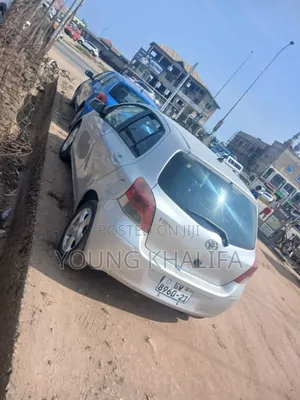 Toyota Vitz 2010 Silver