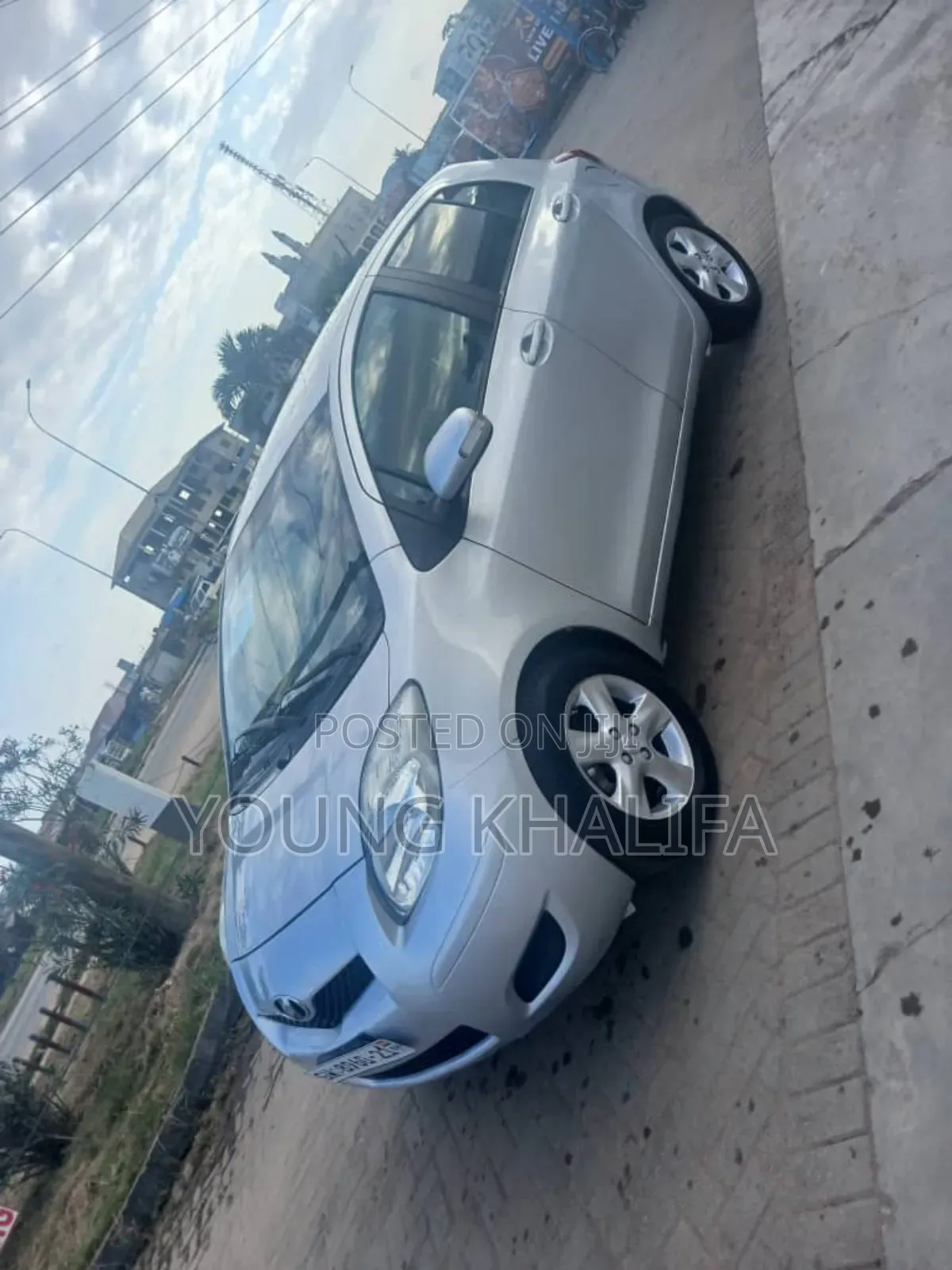 Toyota Vitz 2010 Silver