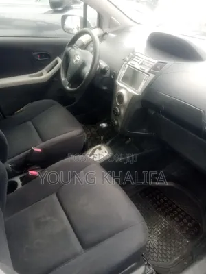 Toyota Vitz 2010 Silver